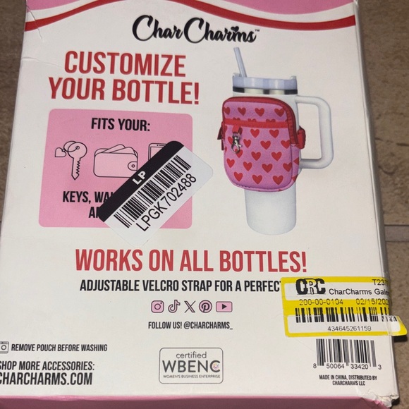 Heart Water Bottle Pouch holds all your essentials - Picture 2 of 3